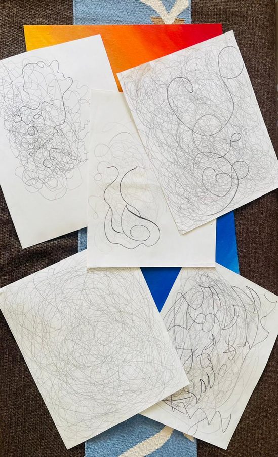 Flowing ink ribbons with patterned interior